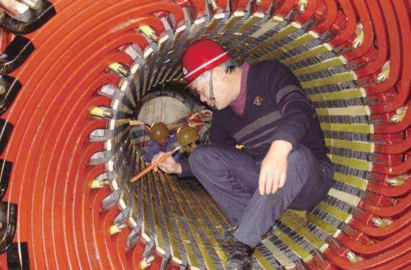 西安泰富西瑪電機(jī)吳高治、劉長(zhǎng)安、張衛(wèi)華榮獲西安市勞動(dòng)模范榮譽(yù)稱號(hào)。