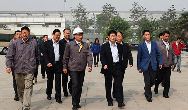 西安市委常委、常務(wù)副市長岳華峰蒞臨西瑪電機(jī)調(diào)研指導(dǎo)。